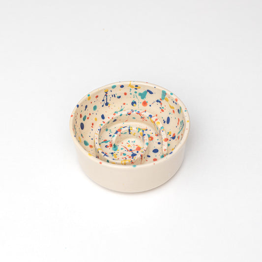 Keramička spora hranilica za pse šricana bojom