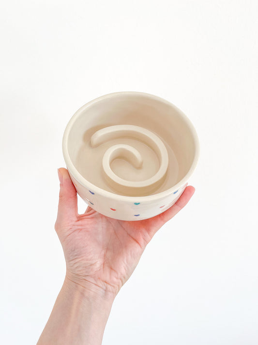 Keramička spora hranilica za pse na srca