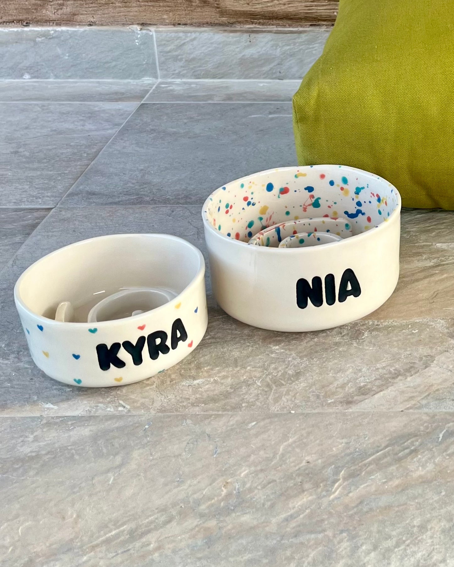 Personalizirane spore hranilice za pse